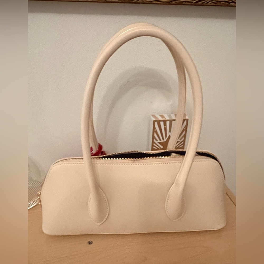 Urban Expressions Oatmilk Double Handle Handbag with Red Heart Zipper Pouch NWT - Picture 5 of 7